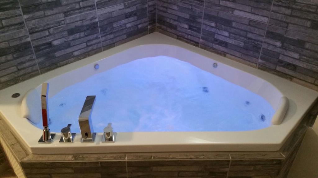 Suite with Spa Bath